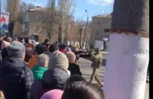 W zajętym Melitopolu mieszkańcy stawiają opór rosyjskim wojskom. VIDEO