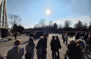 Ostatnie pożegnanie zamordowanych chłopców. Tłumy na cmentarzu w Płocku