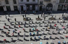 Puste wózki na rynku we Lwowie. Zdjęcie symbolem tragedii Ukrainy