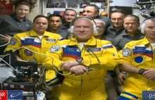 Three Russian cosmonauts wear the colours of Ukrainian flag on space...