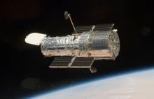 Soczewka grawitacyjna uwieczniona przez Kosmiczny Teleskop Hubble'a.