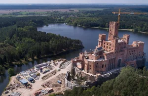 Twórcy zamku w Stobnicy dopiero teraz trafią przed sąd. Obiekt prawie gotowy
