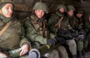Rosyjscy żołnierze dezerterują i uciekają z pola bitwy