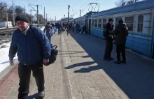 Mieszkańcy Donbasu przymusowo wywożeni do Rosji. "Odbierają im dokumenty"