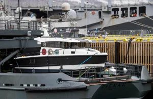 Jacht rosyjskiego oligarchy utknął w Norwegii. Załoga grilluje i łowi ryby