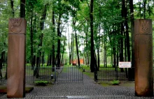 Rosjanie zbombardowali cmentarz wojenny, na którym spoczywają polscy oficerowie