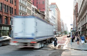 Mieszkańcy NY zgłaszają naruszenia przepisów kierowców ciężarówek. Za pieniądze.
