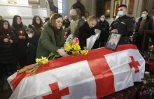 Walczyli za Ukrainę. Tysiące ludzi na pogrzebie dwóch Gruzinów