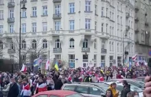 Tłumy Białorusinów ruszyły protestować pod Rosyjską ambasadą w Warszawie.