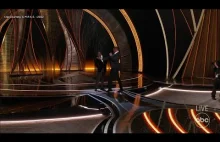 Will Smith daje z liścia Chrisowi Rockowi na Oskarach