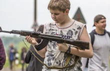 Na ramię broń! Każdy absolwent szkoły średniej ma umieć strzelać z broni...