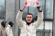Mężczyzna w Moskwie zatrzymany za trzymanie paczki szynki.