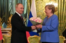 "Merkel i Putin zostali przyjaciółmi". Częste rozmowy telefoniczne i spotkania