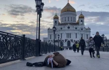 Wymowny protest w centrum Moskwy upamiętniający ofiary w Buczy