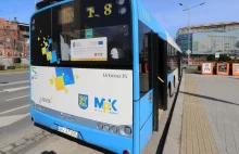 Kanary w legnickich autobusach MPK uprowadzają uczniów.