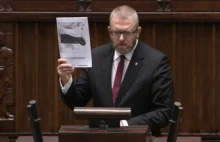 Skandaliczne zachowanie Brauna w Sejmie. Poszło o flagę Ukrainy na gmachu Sejmu