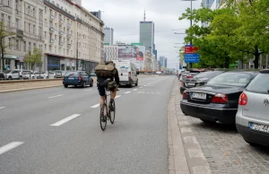 Rowerzysta został potrącony przez pojazd. Dostał rachunek za jego uszkodzenie...