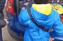 Polka przynosi ukraińskim dzieciom plecaki z książkami i smakołykami