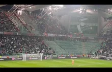 Legia-Spartak flaga Lecha pojawiła się w sektorze gości.