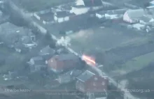 Dwa rosyjskie czołgi pod ostrzałem