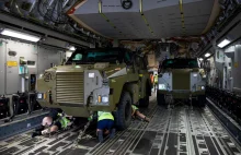 Kilka foto z procesu malowania i dostarczenia pojazdów Bushmaster z Australii