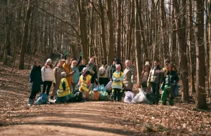 Chcieli podziękować Polakom za gościnę. Ukraińcy posprzątali park w Gdańsku