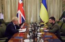 Wielka Brytania przekaże Ukrainie pojazdy opancerzone i pociski