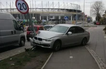 Kompletnie pijany policjant rozbił nieoznakowane BMW. Ma ponad 2 promile