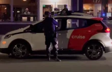 Autonomiczny samochód zatrzymany przez policję postanowił... uciec