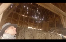 Architektura w drewnianej stodole