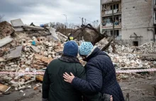 Rosjanie torturują i zabijają seniorów. 80-latek umierał na oczach córki