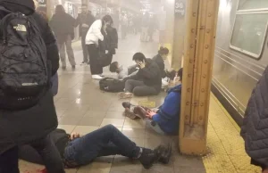 Z ostatniej chwili: Strzały i wybuchy na stacji metra na Brooklynie.