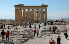 Greece lifts COVID restrictions for summer tourism season