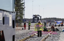Fińscy aktywiści zablokowali pociągi transportujące węgiel z Rosji...