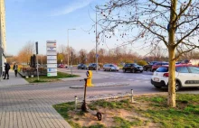 Wrocław: Aresywny rowerzysta dusił kobietę z auta na drodze rowerowej
