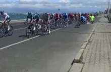 Pieszy powala rowerzystów (Tour of Turkey 2022)