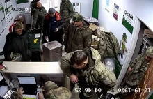 Rosjanie wysłali zrabowane łupy rodzinom. Co się stało z paczkami?