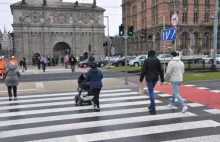 Gdańsk : W końcu udało się ukończyć pasy nad podziemnym przejściem dla pieszych.