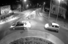 Rowerzysta spowodował wypadek na rondzie w Lesznie