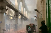 Izraelski szturm na święte miejsce dla muzułmanów - meczet Al Aqsa w Jerozolimie