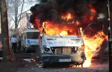 Trzeci dzień zamieszek w Szwecji. Muzułmanie biją się z policją.