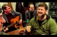 Władca tik-tokerowej armii w czasie wolnym buja się w rytm czeczeńskiej gitary
