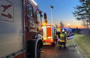 Samochód wjechał w grupę osób. Zginęła nastolatka, sprawca uciekł.