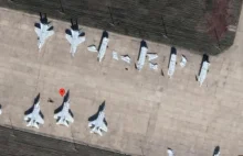 Styropianowe samoloty rosyjskie w bazie lotniczej?
