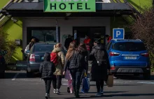 Hotelarze martwią się, jak otworzyć letni sezon, gdy miejsca zajmują Ukraińcy