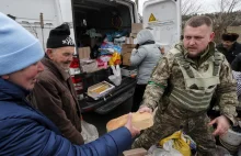 Ukraińcy wyzwolili już prawie 1000 miejscowości. Pracę wznawiają władze lokalne