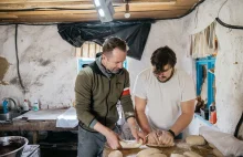 Ukraina: Piekarz z Poznania piecze chleb w Buczy. Ludzie marzyli choć o kromce.