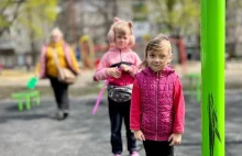 Miał polską flagę. Tak zareagowała dziewczynka