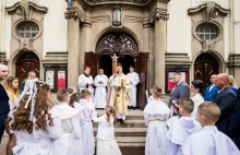 Tylu rodziców chce się zapożyczyć, by zorganizować wystawną komunię