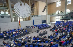 Niemcy: Bundestag zagłosował za dostawą ciężkiej broni na Ukrainę